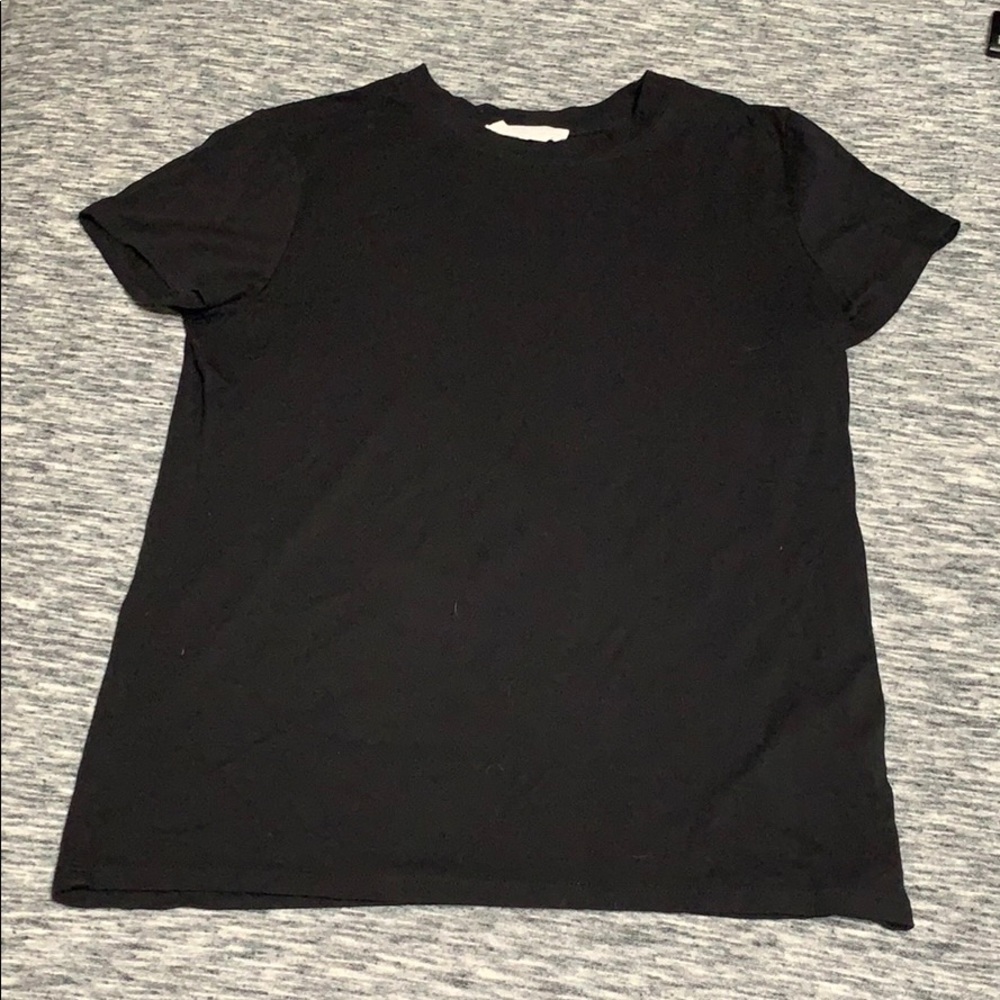 black shirt sleeve shirt